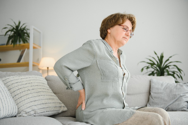 woman-with-pinched-nerve-pain-in-lower-back